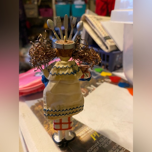 Hallmark 2004 Queen of Cuisine Wire Hair ornament 5.5” Used - Picture 4 of 6